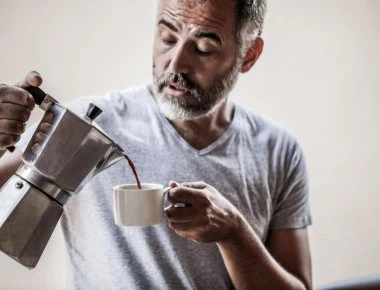 Τι συμβαίνει στον εγκέφαλό σου όταν πίνεις καφέ;